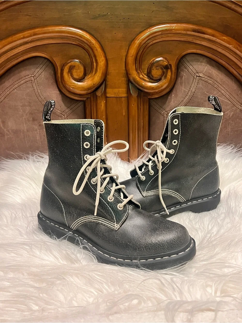 Dr. Martens like new  Black Pascal Lace-Up Boots man or women  M size 9 w 10